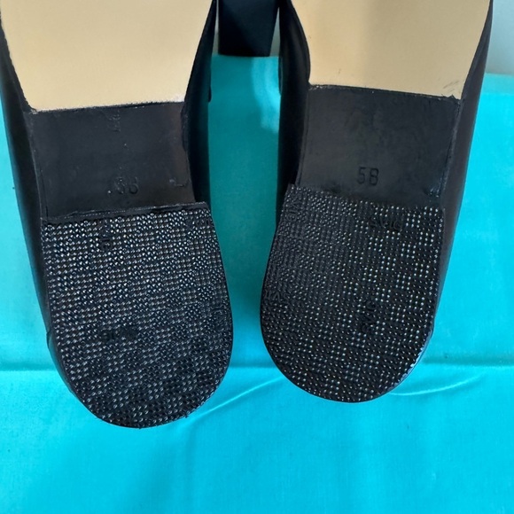 Salvatore Ferragamo Black Leather Loafers with Gold Accent main image 4